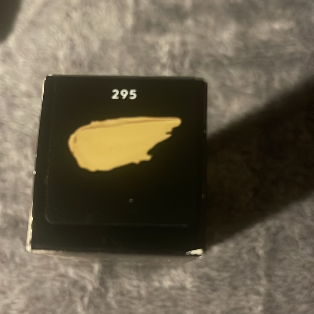 Fenty 295 Pro Filt'r Soft Matte Longwear Foundation - Picture 3 of 5